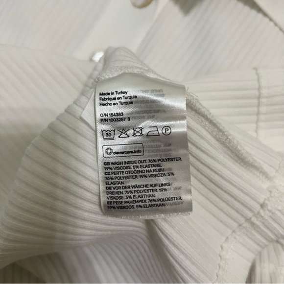 H&M White Collared Top Pearlescent Buttons - Picture 5 of 6